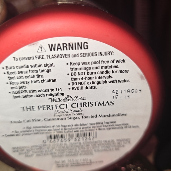 White Barn The Perfect Christmas 3 wick candle - Picture 3 of 3